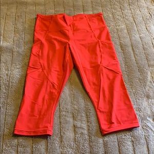 Red LuLu athletica capri with pockets